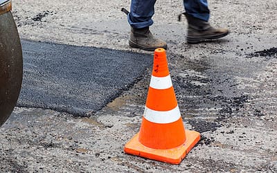 Repara un bache con asfalto en frío gracias a Fixer